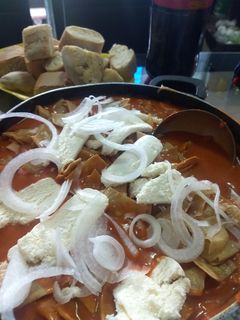 Una foto de Chilaquiles Tronadores a lo flojo