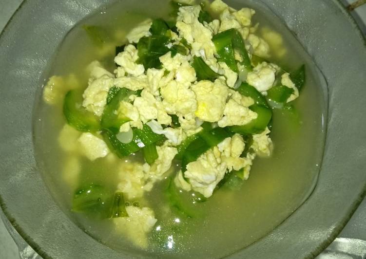 Cara Gampang Membuat Sup Oyong Telur (ala anak kost) yang Sempurna