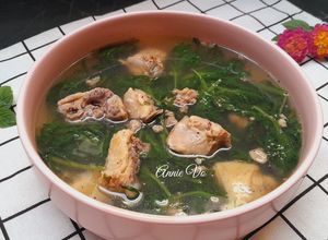 Hình của món Canh rau tần ô nấu gà.