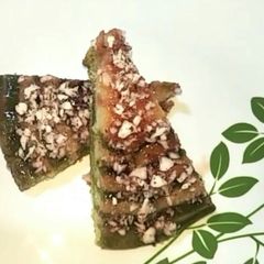 A picture of Lemon Mint Honey Cake.