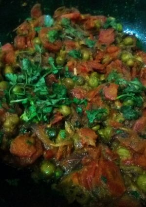 गाजर मटर की सब्जी (Gajar matar ki sabji recipe in hindi) रेसिपी मुख्य फोटो