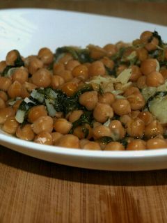 Una foto de Potaje de garbanzos con bacalao 🍴