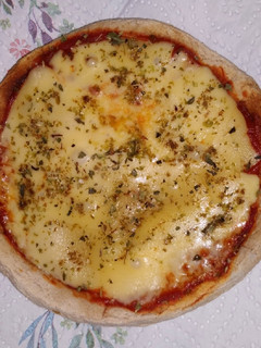 Una foto de Pizza Sin Gluten en Microondas🍕 Fácil, Rápida y Muy Rica 🍕🍕