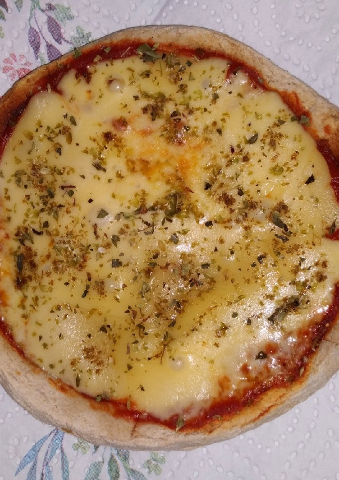 Una foto de Pizza Sin Gluten en Microondas🍕 Fácil, Rápida y Muy Rica 🍕🍕