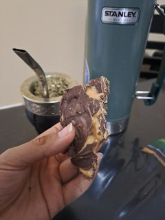 Una foto de ~ Bocaditos de pasta de maní 🥜 y Chocolate 🍫