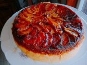 Una foto de torta de manzana en olla essen