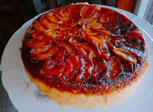 Una foto de Torta de manzana invertida en olla Essen