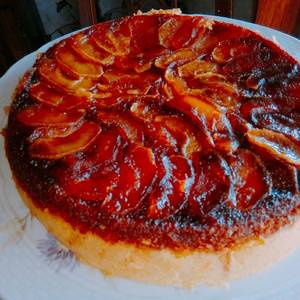 Torta de manzana invertida en olla Essen