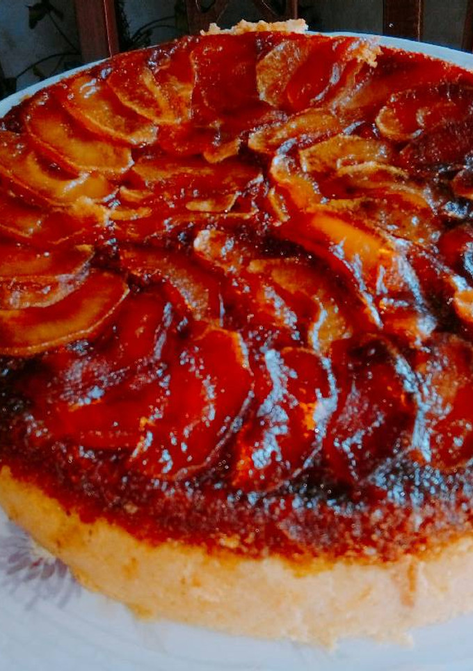 Una foto de Torta de manzana invertida en olla Essen
