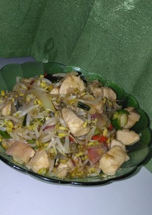 Foto resep Cah toge ayam tiram pedas ala #DapoerVirgie