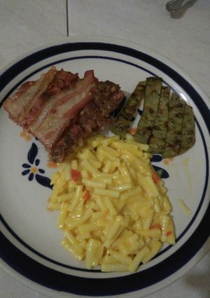 A picture of Meatloaf.