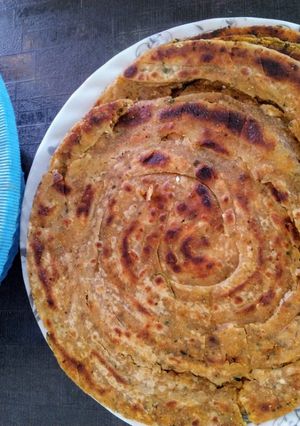 इझी लेयर पराठा (layer paratha recipe in marathi) रेसिपी चे मुख्य फोटो