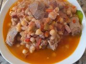 Una foto de guiso de lengua