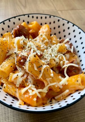 Una foto de Macarrones con chorizo One Pot, todo en la misma olla ¡aprendiendo juntos!