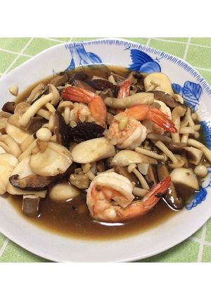 รูปของ ผัดเห็ดรวมกุ้งสด ง่ายๆ
