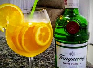 Foto de Gim Tônica com laranja Bahia