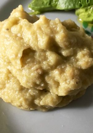 Una foto de Hummus de berenjenas (Algo así como un baba ganoush)