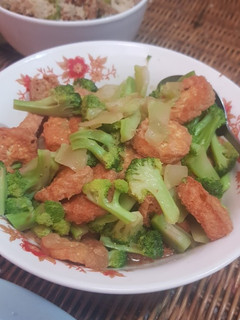 Foto resep Brokoli tumis egg tofu ala upie