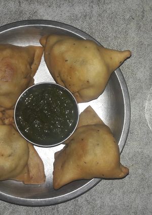 नूडल्स समोसा (Noddles somosas recipe in hindi) रेसिपी मुख्य फोटो