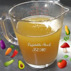 A picture of 🍃🍅🌿🍄🌶🍆 Homemade Vegetable Stock 🌽🥕🥑🥒.