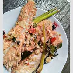 Salmon Bone bumbu Kecombrang রেসিপির প্রধান ছবি