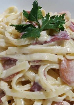 A picture of Fettuccine with White Sauce.