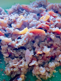 Una foto de Quinoa con atún y leche de coco