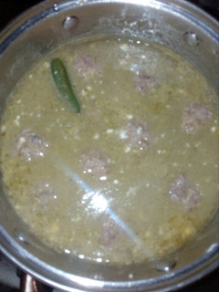 Una foto de Albóndigas rellenas de queso crema, en salsa de tomate...!