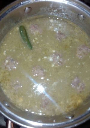Una foto de Albóndigas rellenas de queso crema, en salsa de tomate...!