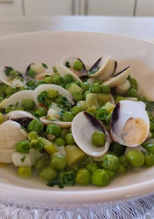 Una foto de Guisantes con almejas