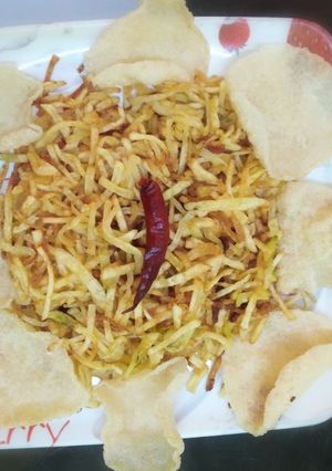 মুচমুচে আলু ভাজা(Muchmuche aloo bhaaja recipe in Bengali) রেসিপির প্রধান ছবি