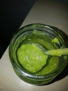 A picture of Avocado puree for bread.