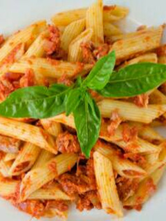 Una foto de Pasta con Atún y tomate