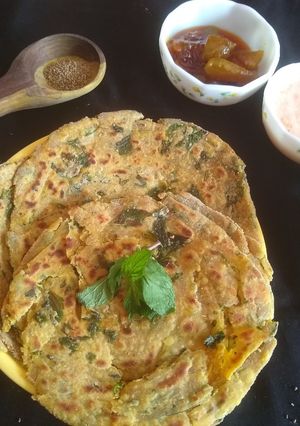 A picture of Mint laccha paratha.