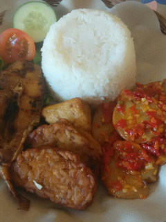 Foto resep Nasi Lalapan Jengkol balado + lauk