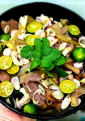 Hình của món Vó bò ngâm sả tắc.