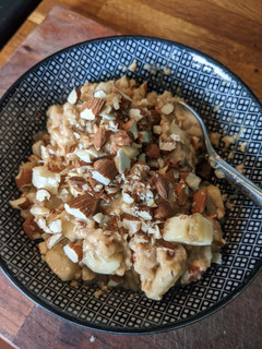 A picture of Peanut Butter and Banana Honey Oats - breakfast.