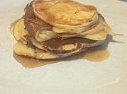 Una foto di pancake light con miele