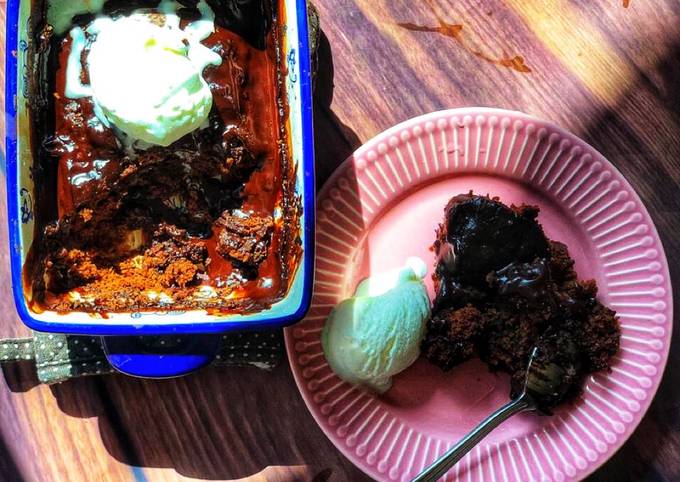 7 Easy Ways To Make Chocolate Muddy Pudding or Self Saucing Pudding