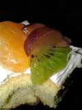 Cake potong toping buah segar