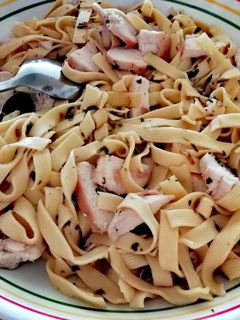 Pikáns tészta csirkemellel recept fotója