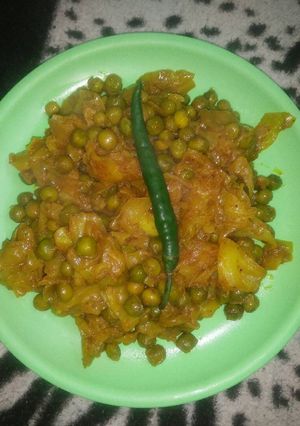 A picture of Cabbage peas ki sabji.
