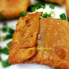 A picture of Paneer parcel's.