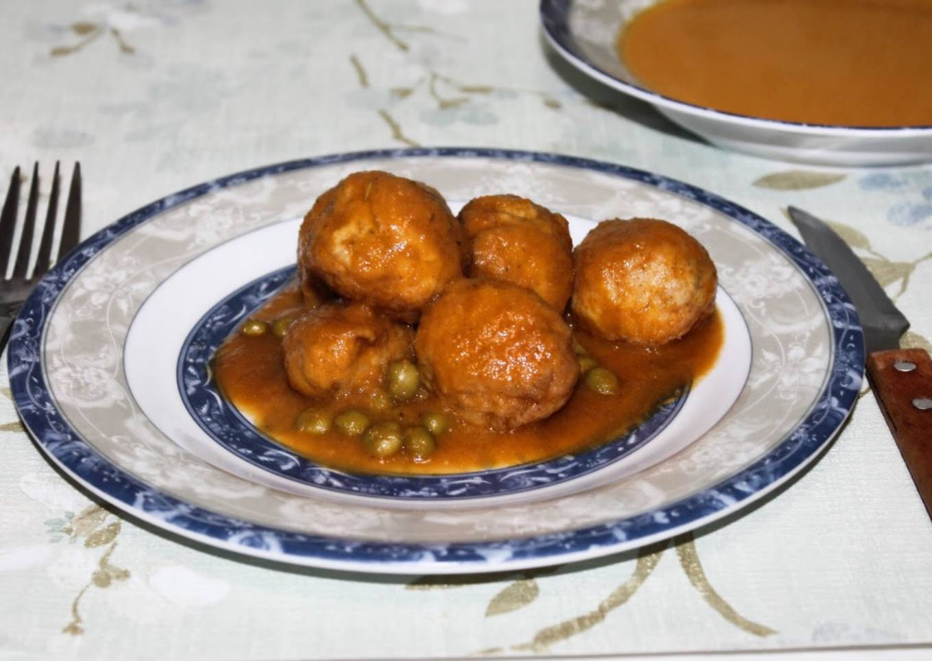 Albóndigas de pollo en salsa de pimientos con soja