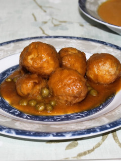 Una foto de Albóndigas de pollo en salsa de pimientos con soja