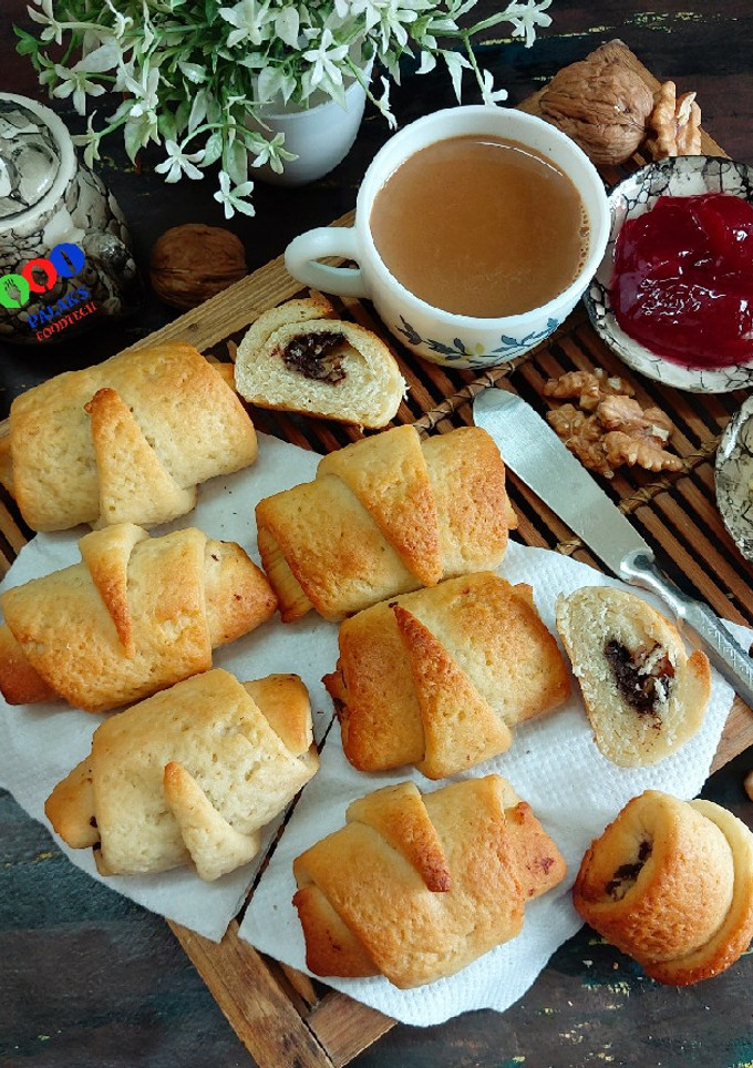 એગલેસ ચોકો નટી ક્રોસોં (Eggless Choco Nutty Croissant Recipe In Gujarati) રેસીપી મુખ્ય ફોટો