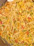 Espaguetis con pollo y alberja verde