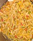 Espaguetis con pollo y alberja verde