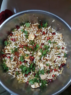 चटपटी भेलपुरी(chatpati bhelpuri recipe in hindi) रेसिपी मुख्य फोटो