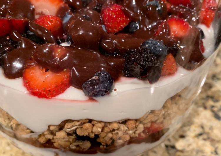 Easy Way to Prepare Appetizing Yogurt, Granola, Fruit & Fudge Christmas Delight